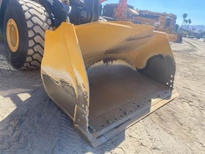 John Deere 824P6.25P Bucket