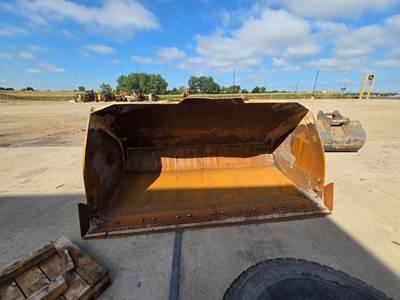 John Deere 844L8.0P Bucket