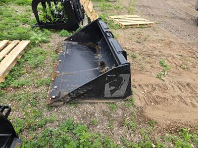 John Deere CE66 Bucket