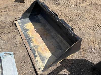 John Deere CE66 Bucket