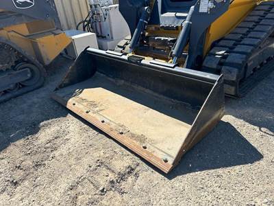 John Deere CE84 Bucket