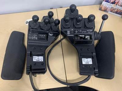 John Deere JOYSTICK - F Bucket