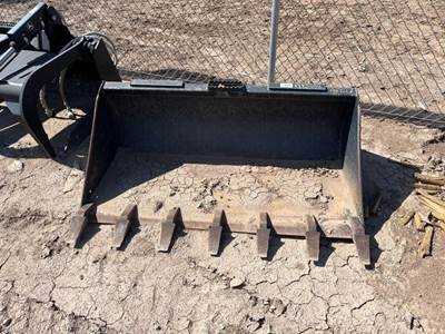 John Deere T60 Bucket