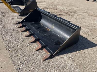 John Deere T72 Bucket