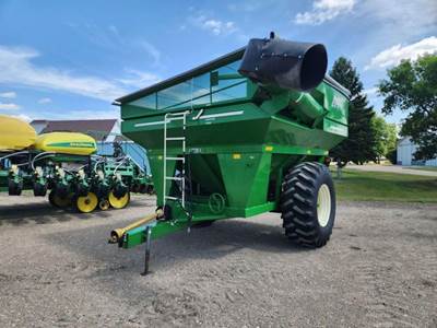 E-Z Trail 710 Grain Cart