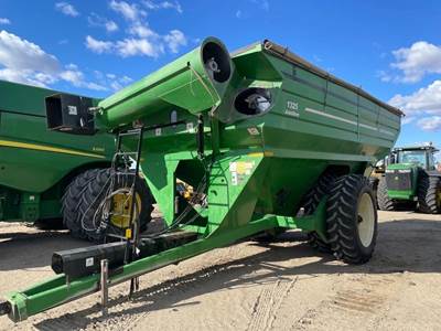 J&M 1325-22D Grain Cart