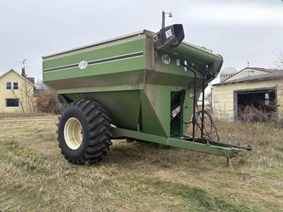 J&M 750-14 Grain Cart