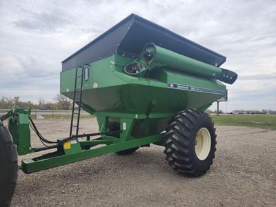 Unverferth 7000 Grain Cart
