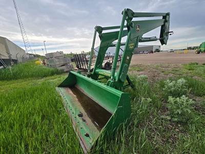 2015 John Deere H480 Front Mount Ag Loader, Grapple & 2750MM Bucket, Global Carrier