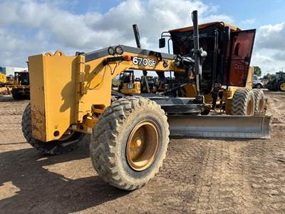 John Deere 670G Motor Grader