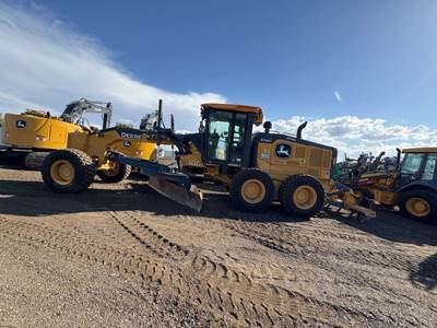 John Deere 672G Motor Grader