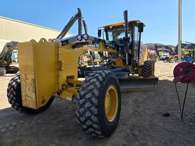 John Deere 672G Motor Grader