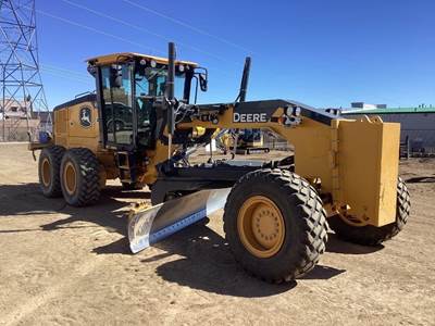 John Deere 672G Motor Grader