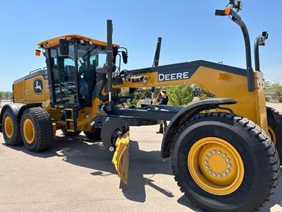 John Deere 672G Motor Grader