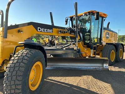 John Deere 672G Motor Grader