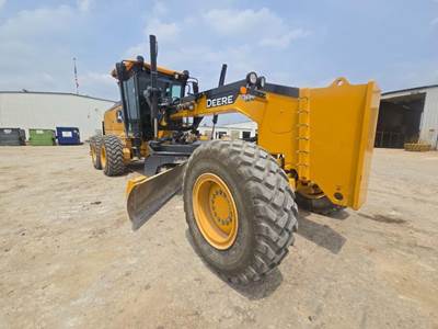 John Deere 672G Motor Grader