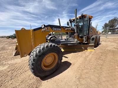 John Deere 672G Motor Grader