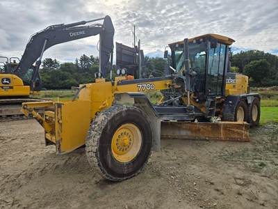 John Deere 770D Motor Grader