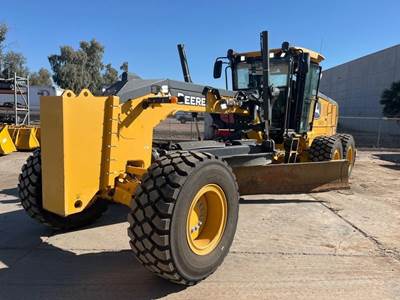 John Deere 872G Motor Grader