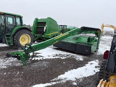 John Deere 835 Pull-Type Mower Conditioner/Windrower