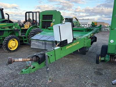 John Deere 926 Pull-Type Mower Conditioner/Windrower