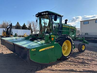John Deere R450 Self-Propelled Mower Conditioner/Windrower