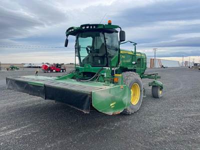 John Deere W235 Self-Propelled Mower Conditioner/Windrower