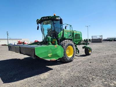 John Deere W235 Self-Propelled Mower Conditioner/Windrower