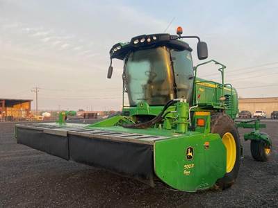 John Deere W260 Self-Propelled Mower Conditioner/Windrower