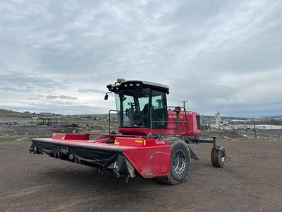 Massey Ferguson WR9770 Self-Propelled Mower Conditioner/Windrower