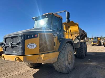John Deere 410 P-TIER Off-Highway Truck