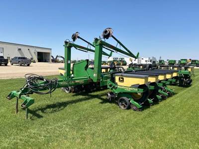 John Deere 1770 Planter / Row Unit