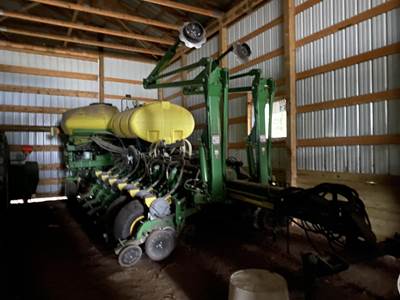 John Deere 1770 Planter / Row Unit