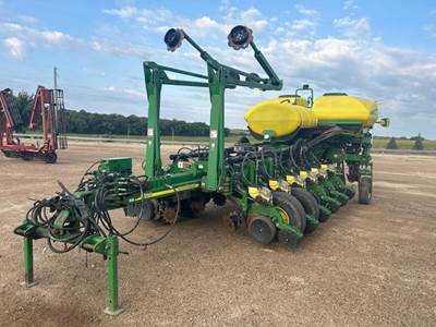 John Deere 1770NT Planter / Row Unit