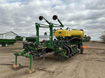 John Deere 1770NT Planter / Row Unit