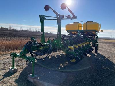 John Deere 1775NT Planter / Row Unit