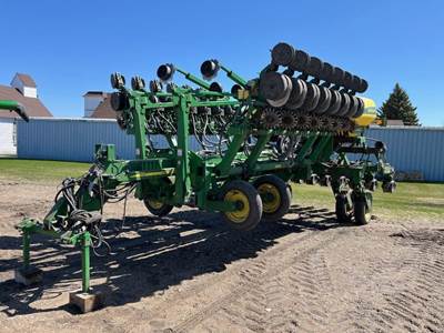John Deere 1790 Planter / Row Unit