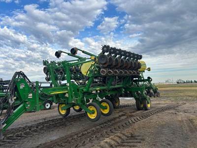 John Deere 1790 Planter / Row Unit