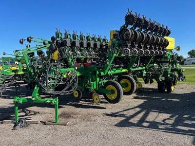 John Deere 1795 Planter / Row Unit