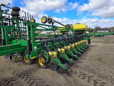John Deere DB44 Planter / Row Unit
