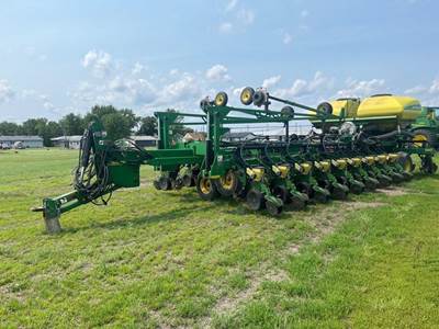 John Deere DB44 Planter / Row Unit