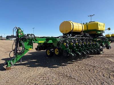 John Deere DB44 Planter / Row Unit