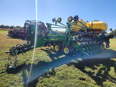 John Deere DB44 Planter / Row Unit
