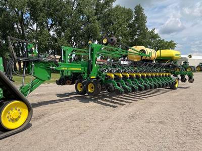John Deere DB66 Planter / Row Unit