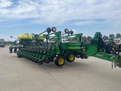 John Deere DB66 Planter / Row Unit