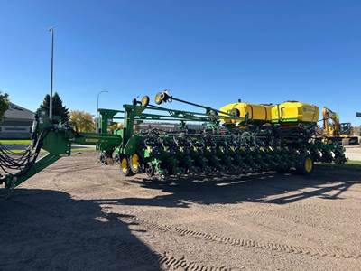 John Deere DB66 Planter / Row Unit