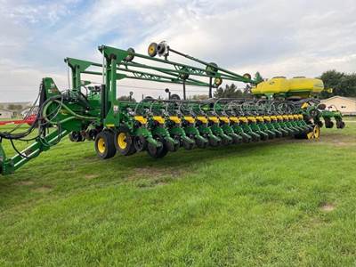John Deere DB88 Planter / Row Unit