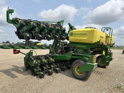 John Deere DR24 Planter / Row Unit