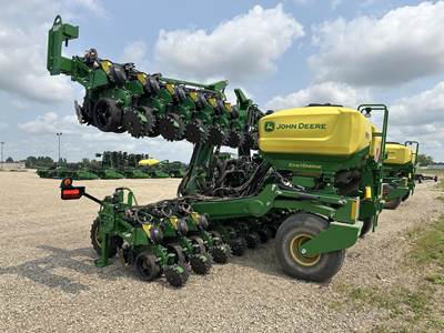 John Deere DR24 Planter / Row Unit