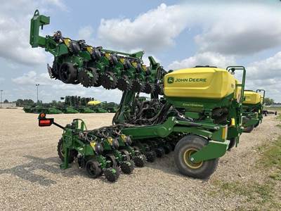 John Deere DR24 Planter / Row Unit